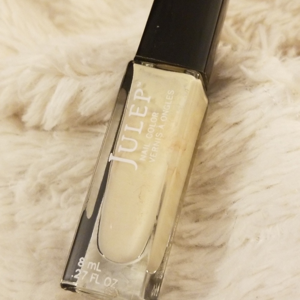 Julep "Alexandra" nailpolish